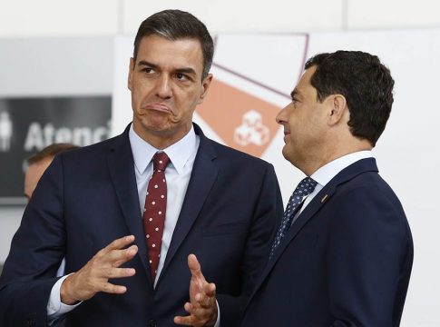 Pedro Sánchez y Juanma Moreno Sánchez y Moreno hablan sobre el incendio en Sierra Bermeja
