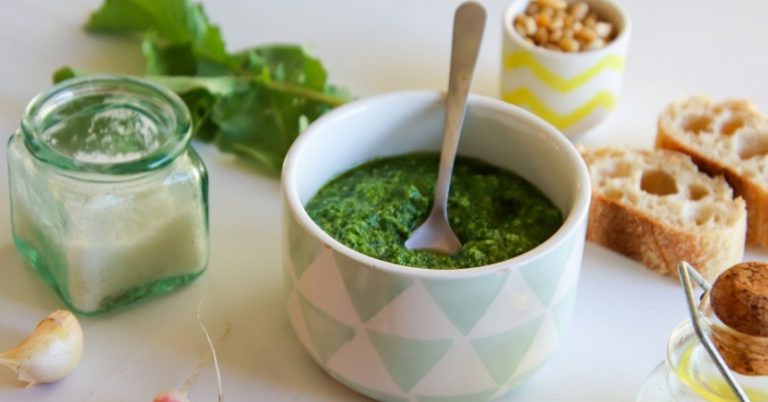 Pesto: cómo se hace la salsa que mejor combina con la pasta