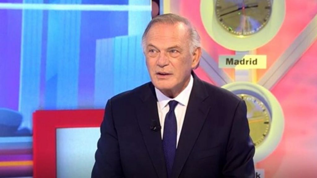 El cambio físico de Pedro Piqueras: así era hace 30 años 31 Piqueras en plato de television