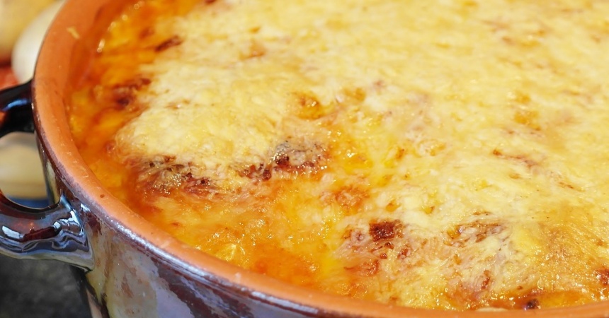 Provolone al horno: así se hace en diez minutos el entrante de moda