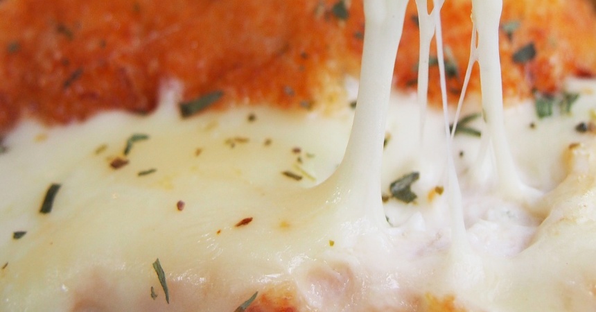 Provolone al horno: así se hace en diez minutos el entrante de moda