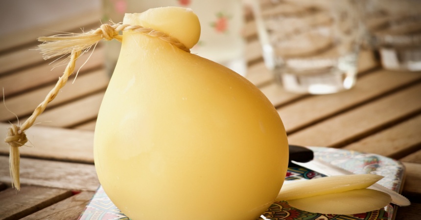 Provolone al horno: así se hace en diez minutos el entrante de moda