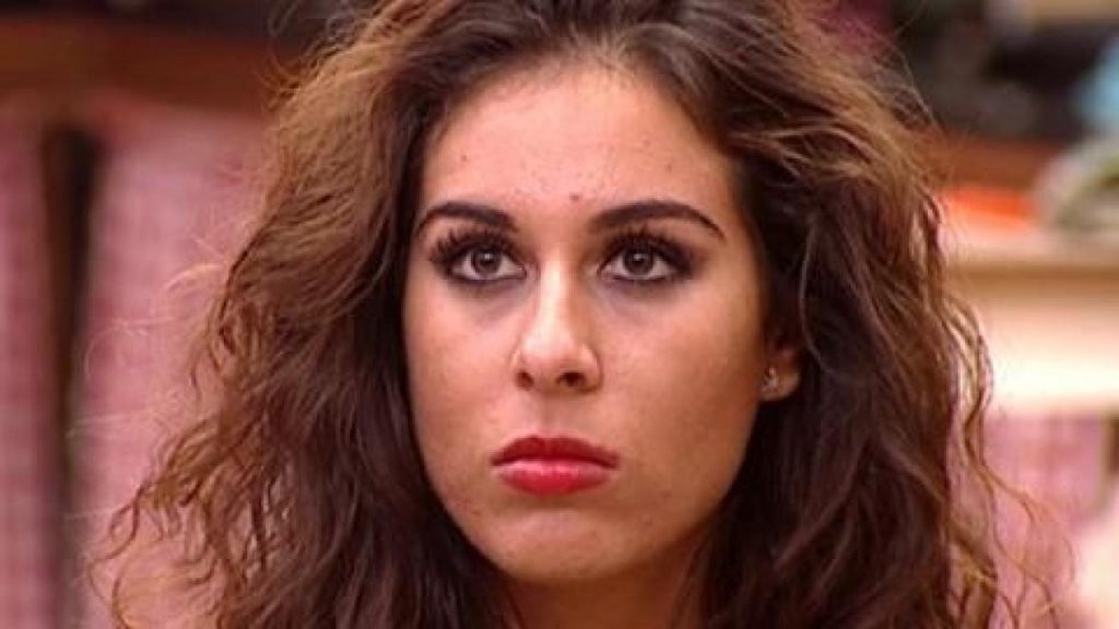 Rostro sero de Indhira Kalvani