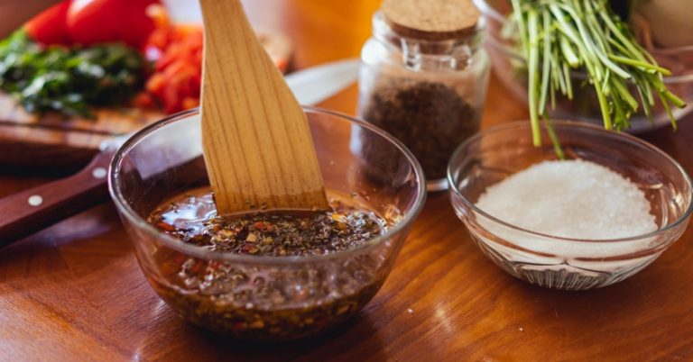 Salsa Chimichurri: la receta tradicional que puedes emular en casa