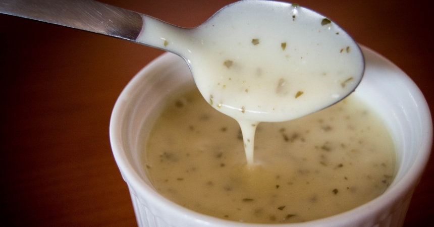 Salsa vinagreta: así la puedes volver verde y más sabrosa