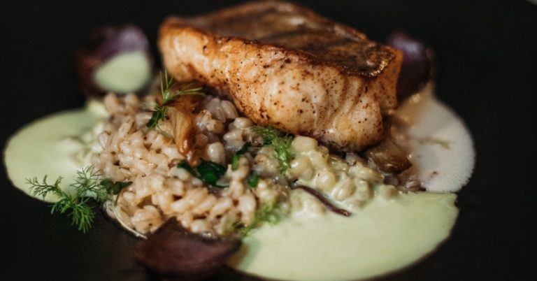 La receta de Sergio Fernández y Mariló Montero de emperador con salsa de cítricos que más ha gustado en las redes