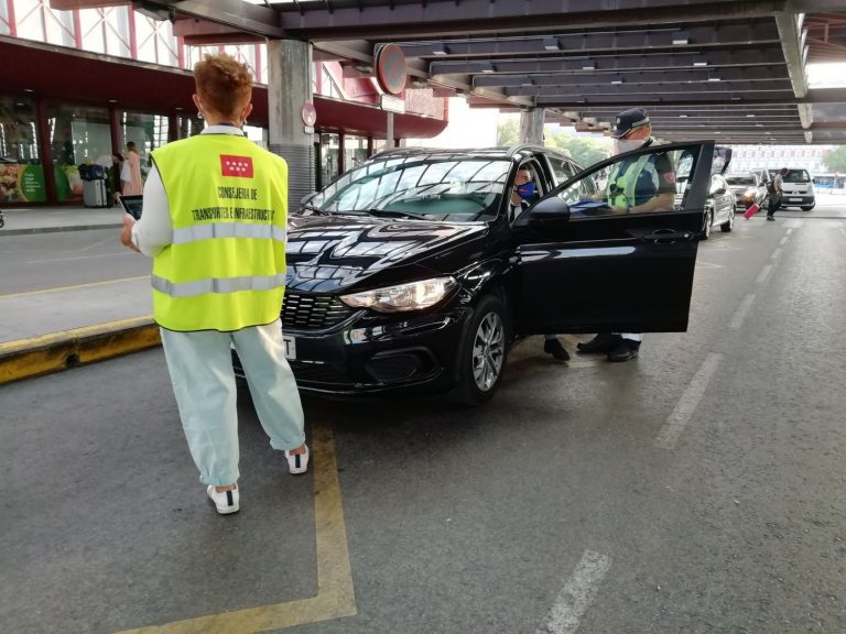 Taxistas reclaman a Comunidad de Madrid que vigile si VTC cumplen con registro