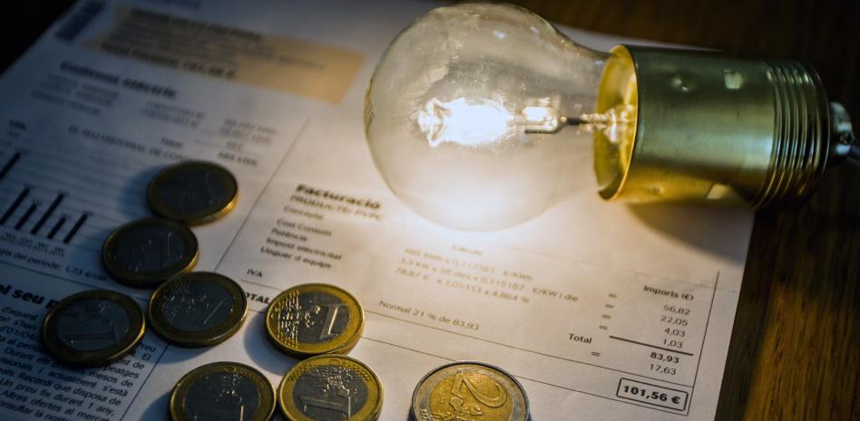 Trucos de expertos que te ahorran un dineral en la factura de la luz