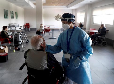 Un total de 42 residencias de Cataluña presentan casos activos