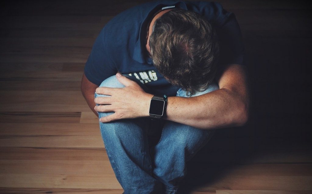 Señales que te avisan que una persona piensa en el suicidio 116 Una persona que vive angustiada