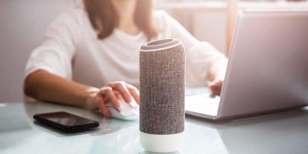 Usa claves para asistentes de voz