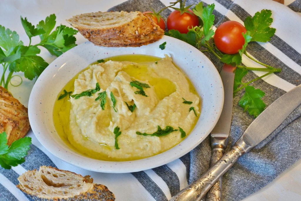 Diez recetas de escándalo con aguacate para alucinar a tus invitados 2 hummus