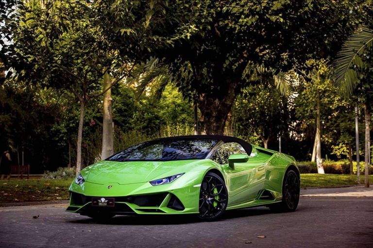 Radikal Experience brinda a los usuarios diferentes posibilidades de experiencias de conducción con coches de lujo