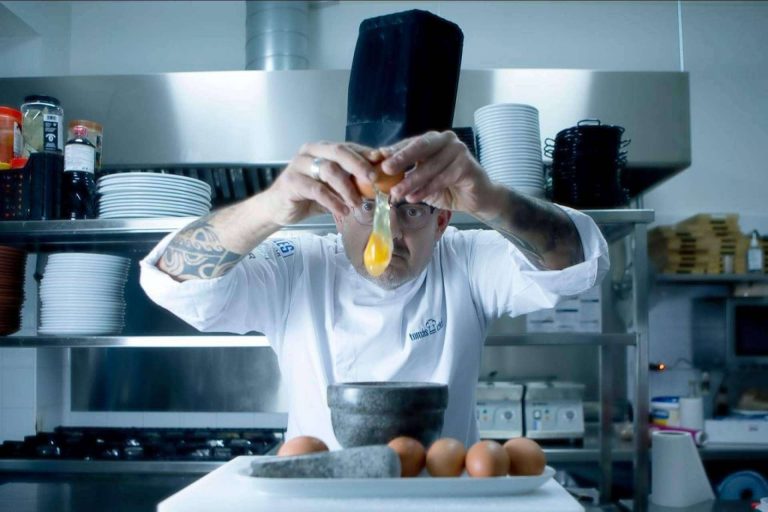 Tomás Cheff destaca por su catering y paellas para grupos en Menorca