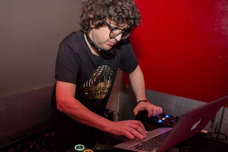 Barcelona City FM, la emisora de radio online que ofrece música electrónica todo el día