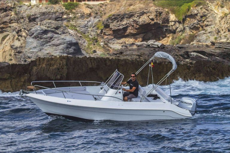 los pros y los contras de comprar o alquilar una embarcación