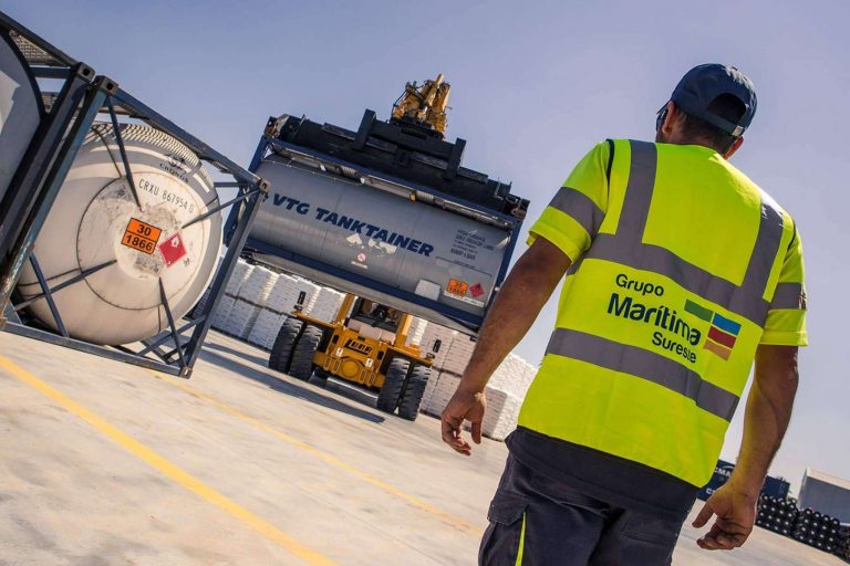 Procedimientos de transporte, manipulación y almacenamiento de mercancías peligrosas de la mano de Grupo Marítima Sureste