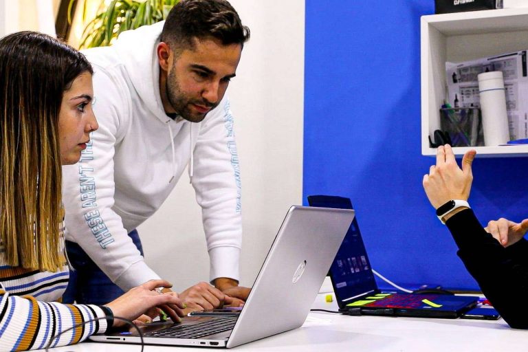 La agencia de publicidad Publydea celebra su 4º aniversario con un rebranding de su marca