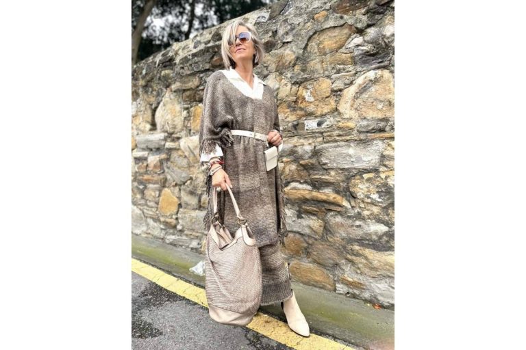 Las influencers eligen los bolsos piel lavada de Lola Amara para complementar sus looks