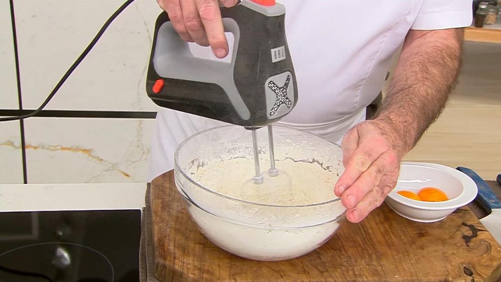 El consejo de Arguiñano para rebozar bien cualquier alimento