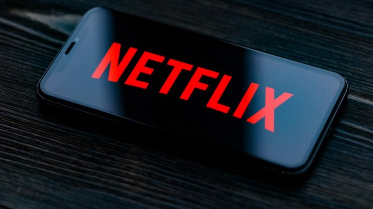 ¿Es mejor contratar Netflix por separado o con las tarifas de Orange o Movistar?