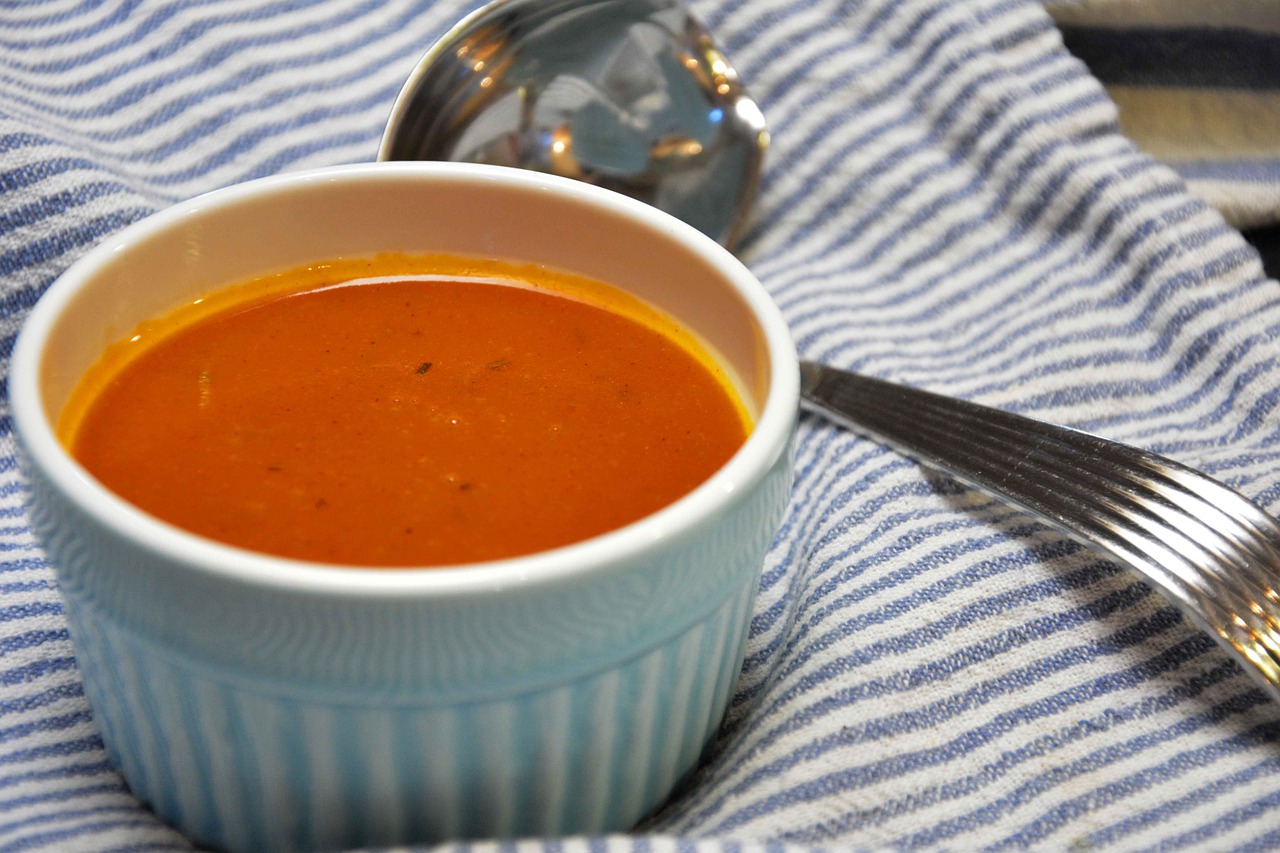 Salsas para acompañar tus patatas que le dan mil vueltas al alioli roja