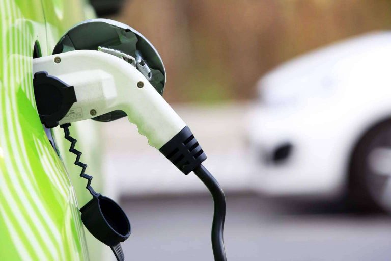 Enchufamos Tu Coche ofrece un servicio de puntos de recarga para vehículos eléctricos en viviendas unifamiliares