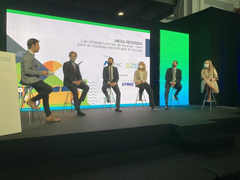 El automóvil pide seguridad jurídica para impulsar el vehículo electrificado