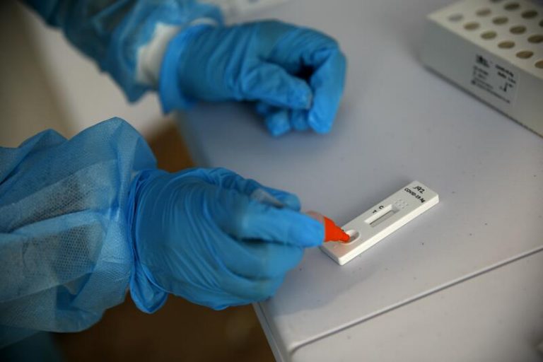 Andalucía alcanza el nivel de riesgo bajo con 47,8 puntos y suma 15 muertes