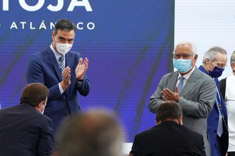 Sánchez avanza que la caída del paro en septiembre ha sido 