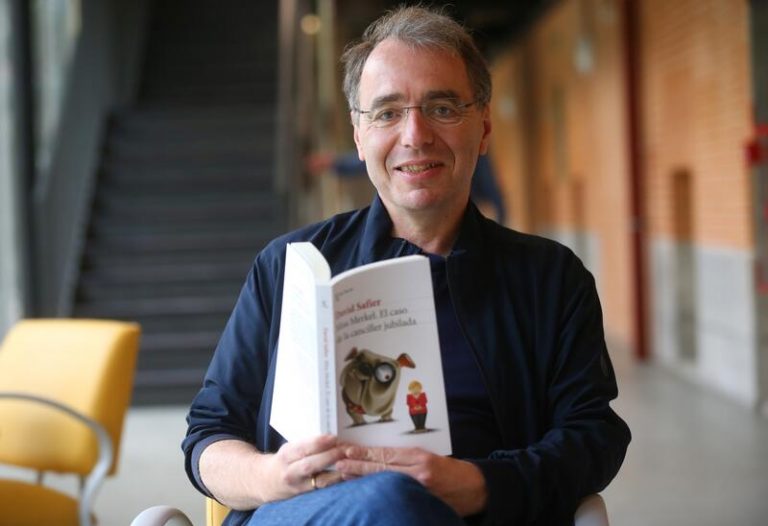 El escritor David Safier novela la jubilación de Merkel