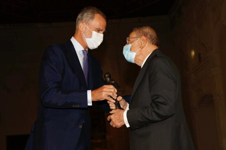 El Rey entrega el premio Trayectoria Fulbright a Javier Solana