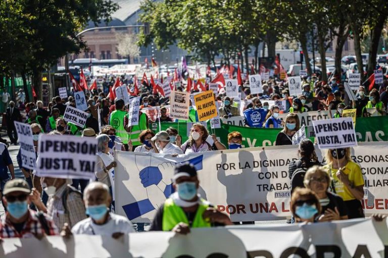 Los pensionistas protestan en Madrid contra Escrivá y la reforma de las pensiones