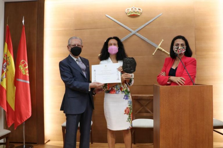 La catedrática Amelina Correa, premiada por Hidalgos de España
