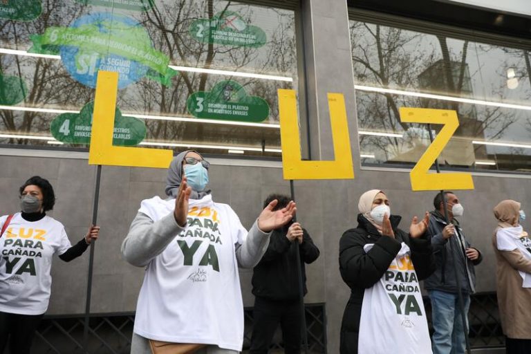 Más Madrid denuncia ante el Parlamento Europeo el año sin luz en la Cañada Real