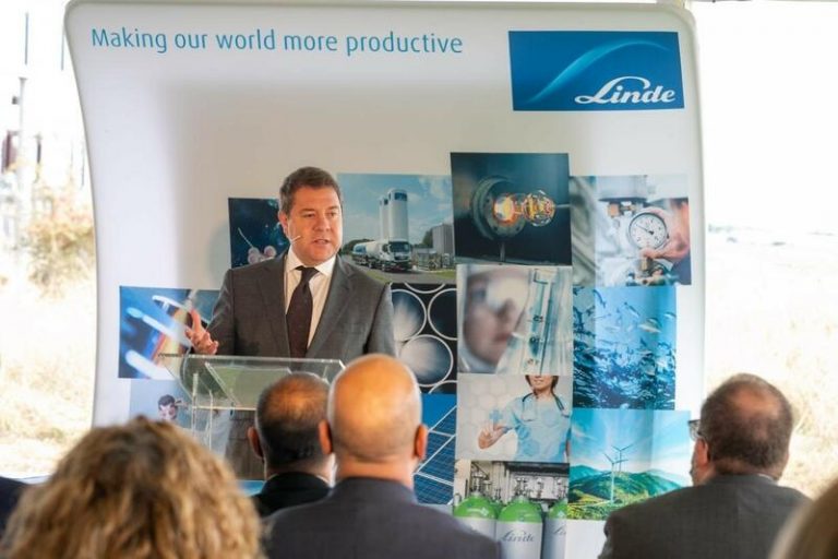 Page espera que la EMA apruebe la tercera dosis para mayores de 65