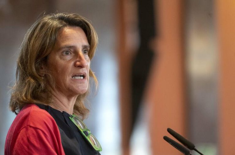 Todo el Parlamento de Cantabria pide la dimisión de Ribera por el lobo