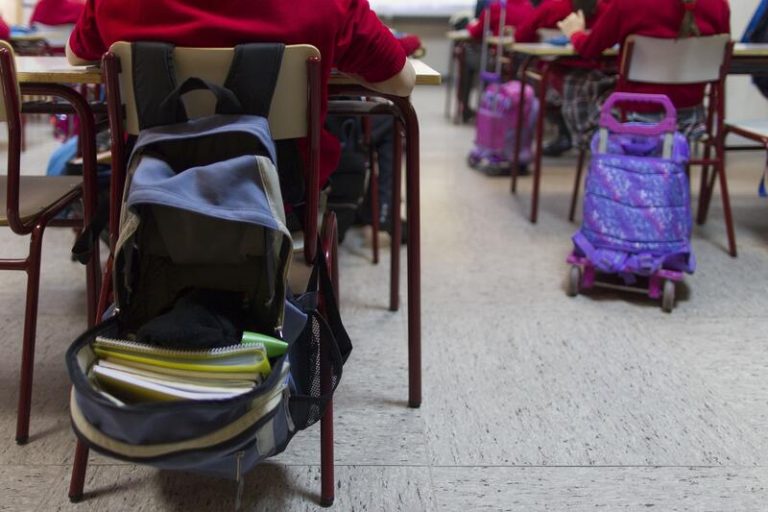 Cantabria cierra 3 nuevas aulas y bajan a diez las confinadas