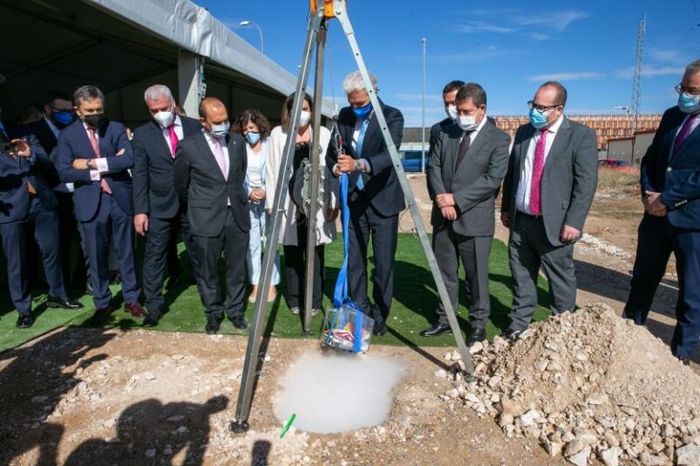 Torija ensancha su polígono industrial con la primera piedra de la futura nave de Linde Gas