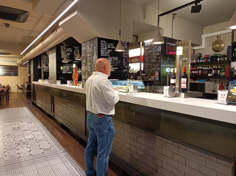 Cantabria permitirá desde el jueves consumir en barra y ampliará aforos
