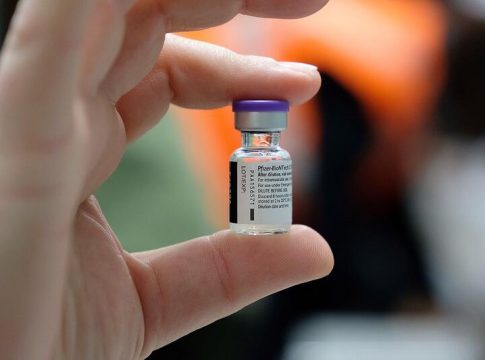 Dosis de vacunación Extremadura apuesta por simultanear la vacunación contra la gripe con la tercera dosis de la covid-19