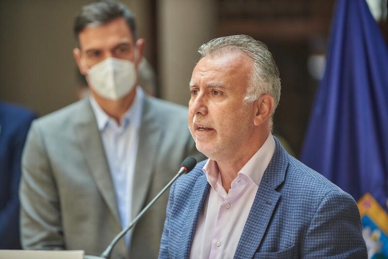 El presidente canario avanza que unos 15 psicólogos se sumarán a la oficina de atención ciudadana