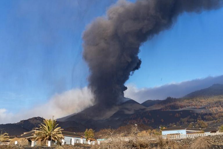 El volcán de La Palma continúa estable y no está causando más daños
