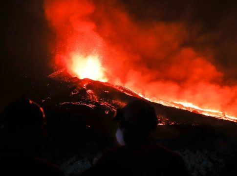Erupción volcánica La crisis climática está afectando cada vez más a la salud mental de niños y jóvenes, según un estudio