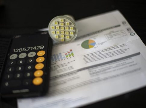 Factura de la luz El precio de la luz se desboca este jueves a 288,53 euros, un 26% más que el último récord