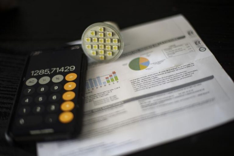 El precio de la luz se desboca este jueves a 288,53 euros, un 26% más que el último récord