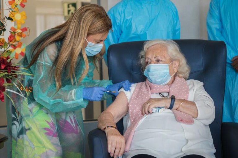 Detectado un brote en un centro asistencial de Melilla entre mayores que habían recibido la tercera dosis