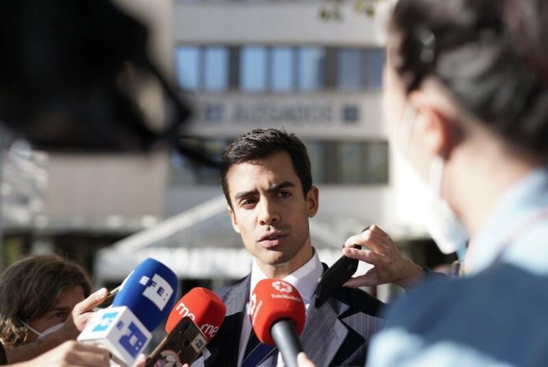 El inquilino del piso asaltado por la Policía solicita al juez que Marlaska testifique