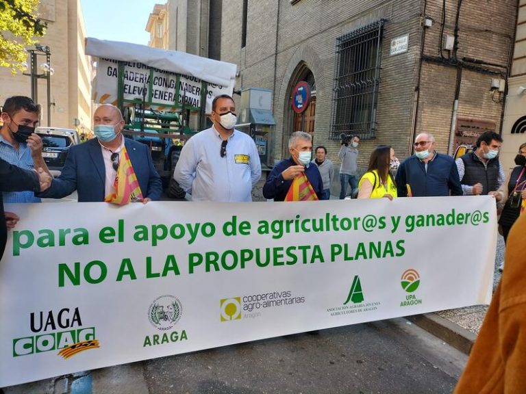 Agricultores y ganaderos rechazan la propuesta de reforma de PAC