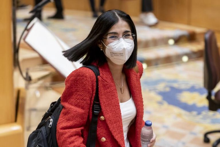 Darias prevé que antes de que finalice 2021 se conozca la decisión de la EMA sobre la vacuna pediátrica